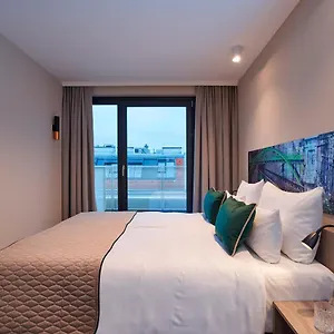 Leonardo West Otel