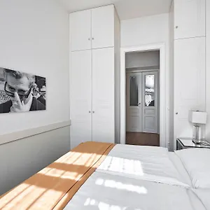 Apartment 6, Vienna